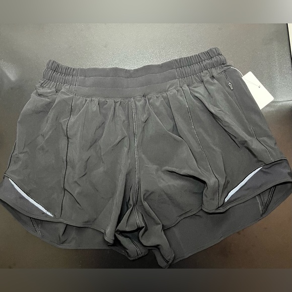Lululemon Hotty Hot Low-Rise Lined Short 4” – Black – Size 8 – NWT - Picture 2 of 3